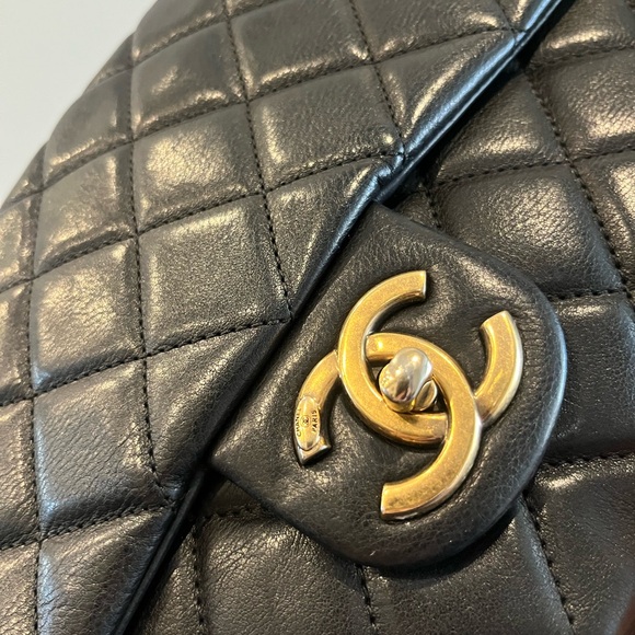 CHANEL Calfskin Quilted Medium CC Classic Flap bag Like New Black purse Pristine - Picture 5 of 16